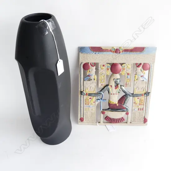 BLACK EASTER ISLAND STYLE CERAMIC VASE H.370mm + EGYPTIAN PLAQUE 260x230mm