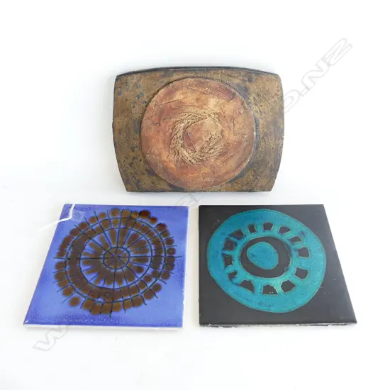 2 DECORATIVE TILES BY CHARLES HOLMES (FOR GUY NGAN) + ALAN WALWORK + SEDGE HANGING VASE WITH MAGNEZE GLAZE 