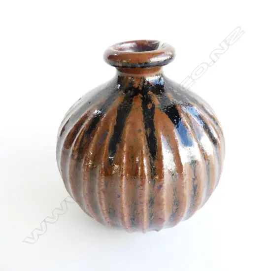GRAEME STORM RIBBED TENMOKU OVOID VASE H. 100mm