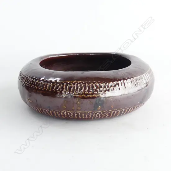 CHRISTCHURCH STUDIO POTTERY FLOAT BOWL, DIA 160MM