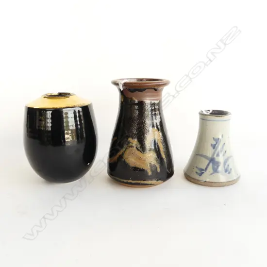 3 POTTERY VASES INCL PETER COLLIS (H. 140, 155, 110MM)
