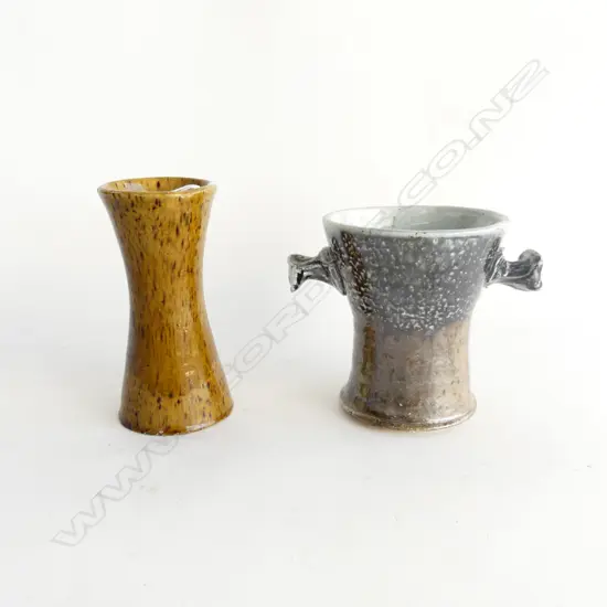 THOMAS BLACKSTOCK 2 HANDLED VASE (H.140MM) + 1 OTHER POTTERY VASE (H. 160MM)