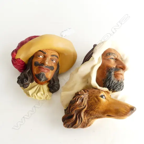 TWO BOSSONS ENGLAND WALL PLAQUES CAVALIER AND DESERT HUNTER L 210MM, L. 170MM 