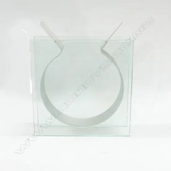 PETER HEWITT SQUARE RIBBON VASE H.265mm