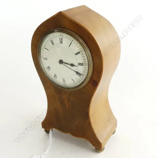 EDWARDIAN C.1910 SHERATON REVIVAL MANTEL CLOCK,  WAISTED SHAPE BOXWOOD STRINGING SERPENTINE FRIEZE ON 4 BRASS FEET, SMAL