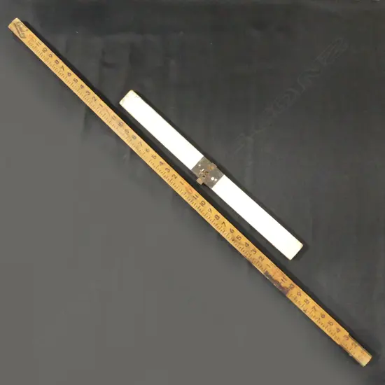 SURVEYOR’S MEASURING STICK BY COWLEY UK WITH CROSS BAR H. 1300MM  