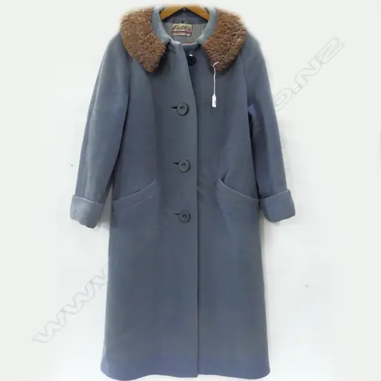 VINTAGE BLUE WOMANS COAT w. ASTRAKHAN COLLAR 'EASTEX NZ'
