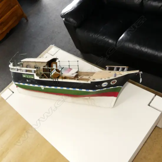 LG WOODEN BOAT MODEL No.1 'MADE IN HITTADU' L.1250mm FAULTS