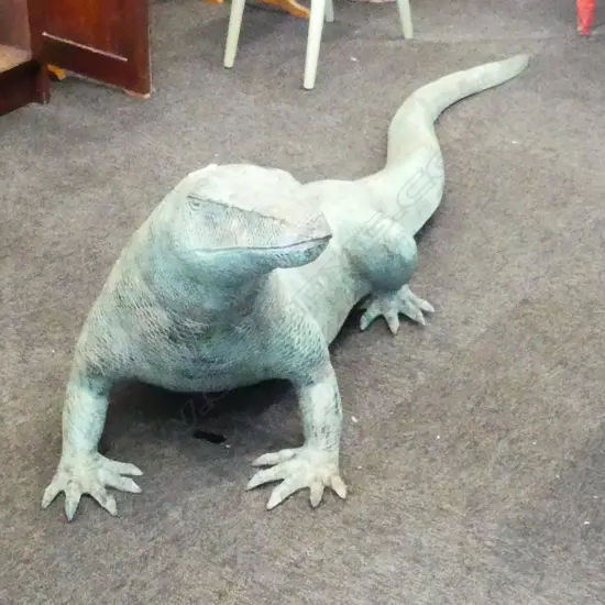 LARGE BRONZE KOMODO DRAGON L.1800mm H.470mm