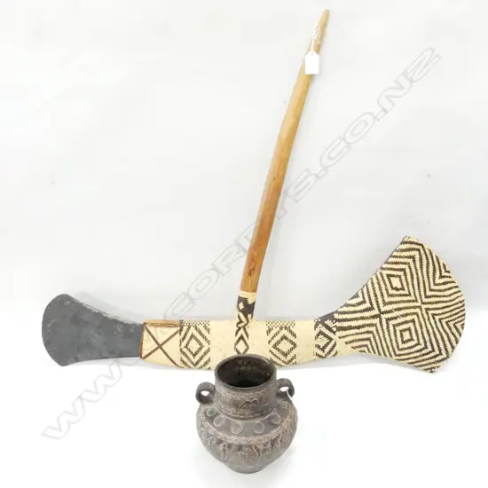 TRIBAL AXE H.700mm + GREEK STYLE VASE H.150mm
