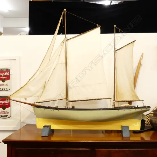 VINTAGE POND YACHT ON STAND H.1000 W.1120mm