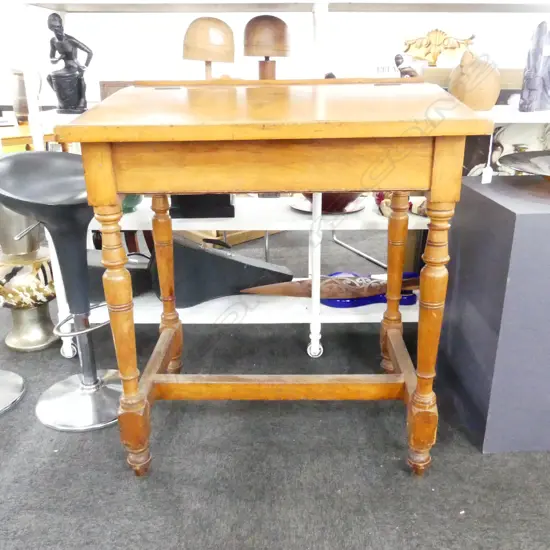 LG VINTAGE KAURI STANDING DESK 920x665x1070mm