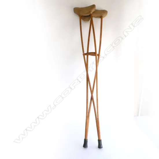 PR VINTAGE WOODEN CRUTCHES 