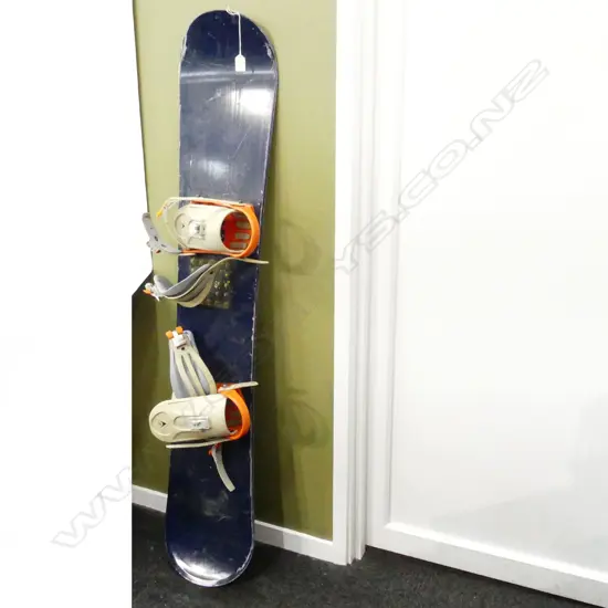 K2 BRAND SNOWBOARD ONE BINDING NEEDS REPLACING L 1460 MM