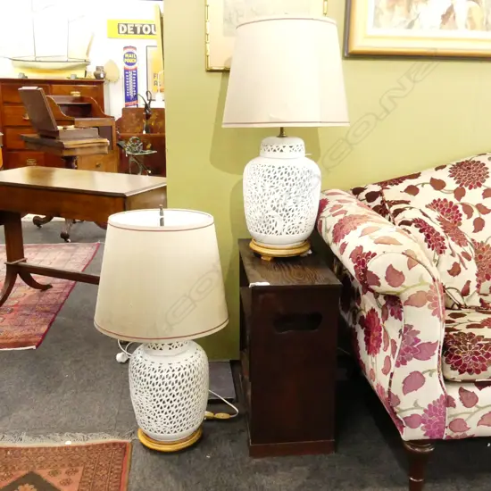 PR PIERCED WHITE CERAMIC GINGER JAR LAMPS H.750mm (1 MISSING 2 FEET)