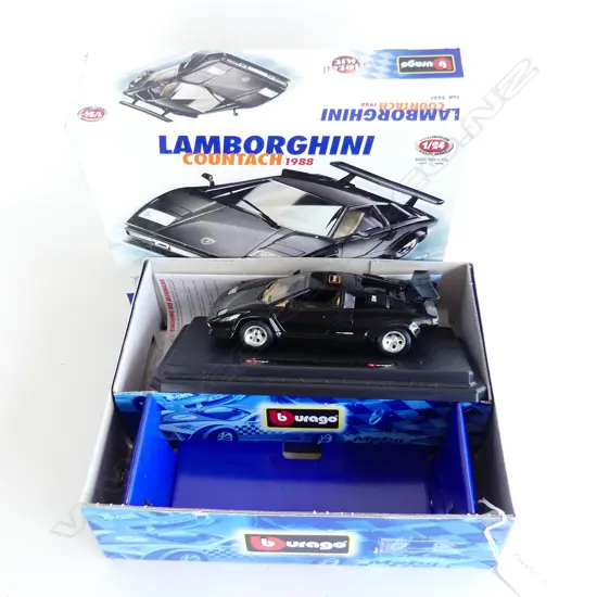 BURAGO LAMBORGHINI COUNTACH 1988, 1/24 - IN ORIGINAL BOX 