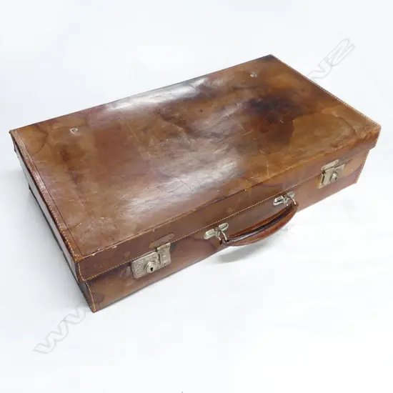 VINTAGE LEATHER SUITCASE STAMPED “26 WARRANTED SOLID LEATHER” L. 660MM