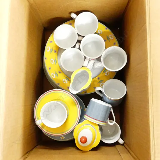 8 PLACE VILLEROY & BOCH SWITCH 1 PART DINNER SERVICE (1 PLATE w. CHIP)