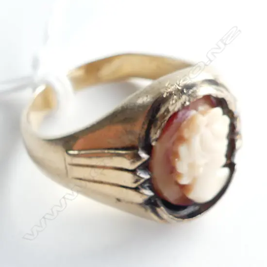 9CT CAMEO RING 5.6 GRAMS  damaged to gold