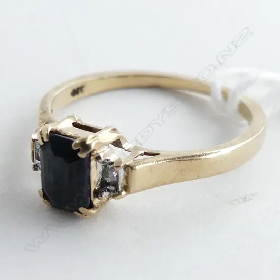 9CT GOLD SAPPHIRE & DIAMOND SET RING 1.8GMS SIZE M
