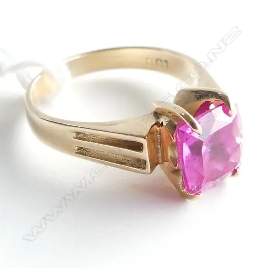 9CT  SYN PINK STONE RING 4.3 SIZE O