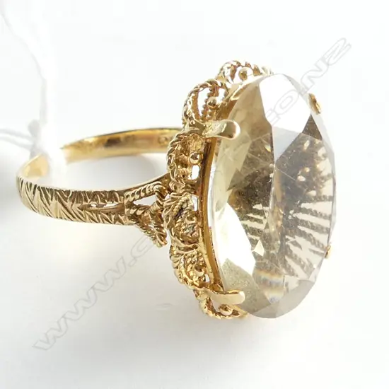 18CT YELLOW QUARTZ RING 8.9 GRAMS SIZE R