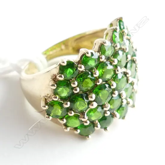 9CT & GREEN COLOURED STONE RING 4.9 GRAMS SIZE K