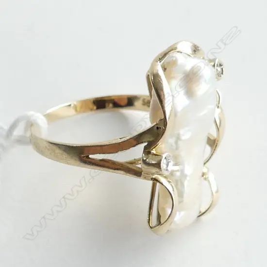 14CT BAROQUE PEARL & DIAMOND RING 3.2 GRAMS SIZE O
