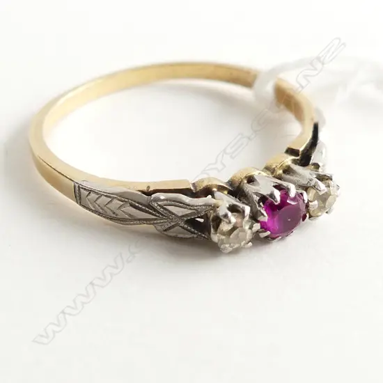 ESTATE 18CT GOLD & PLATINUM DIAMOND & RED GEM SET RING 2.7GMS 