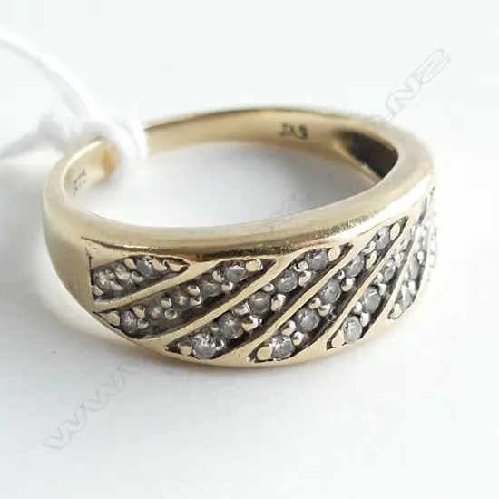9CT DIAMOND SET BAND  4.3 GRAMS SIZE P