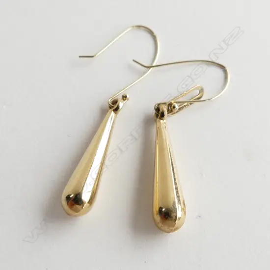 9CT GOLD TEAR DROP EARRINGS, SHEPHERDS HOOK  .72GMS