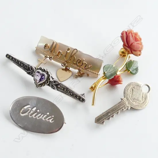 5 SILVER &amp; PLATED VINTAGE BROOCHES 