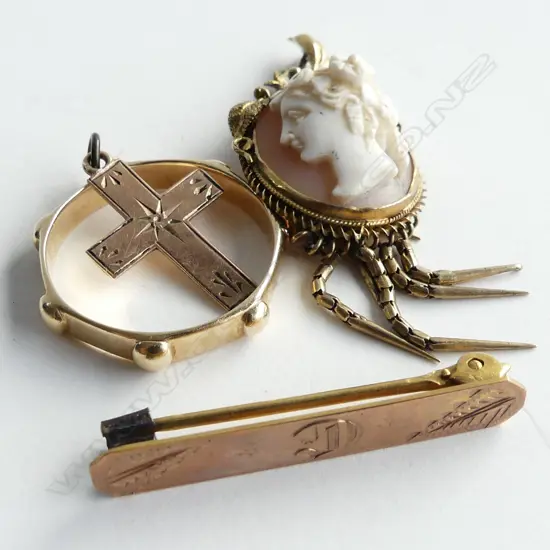 SMALL BAG GOLD; CAMEO, RING, CROSS &amp; BROOCH  TOTAL WIEGHT 4.2grms