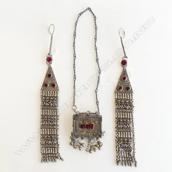 OLD MIDDLE EASTERN LOW GRADE SILVER ? TWO EARRINGS L. 335mm AND RECTANGULAR BOX NECKLACE L. 350mm.