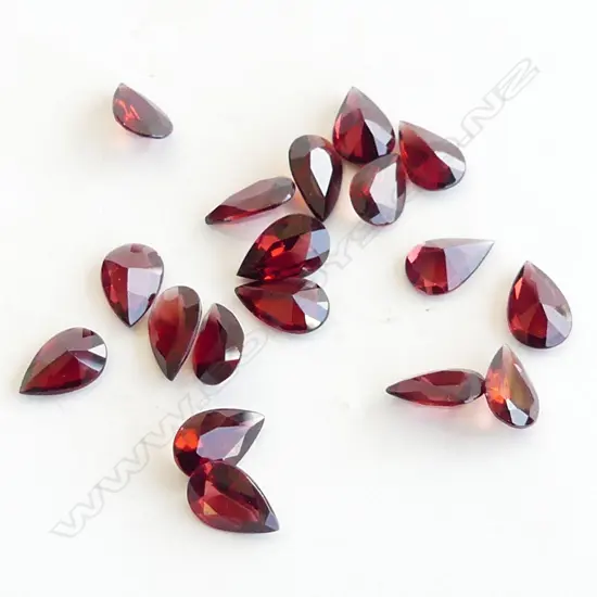 BOX DROP SHAPED GARNETS, 20CT 