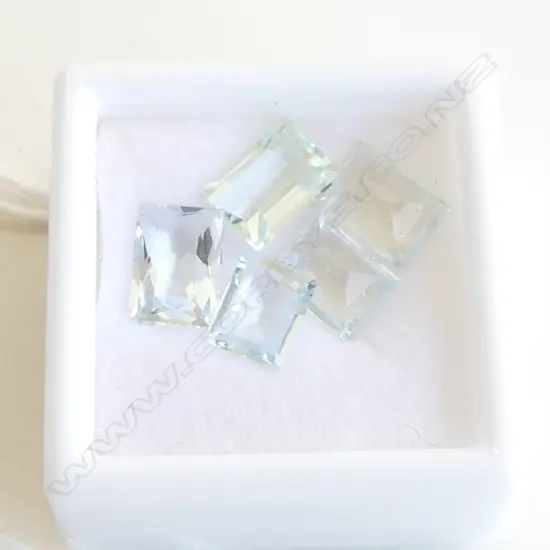 FIVE RECTANGULAR AQUAMARINE, 5CT 