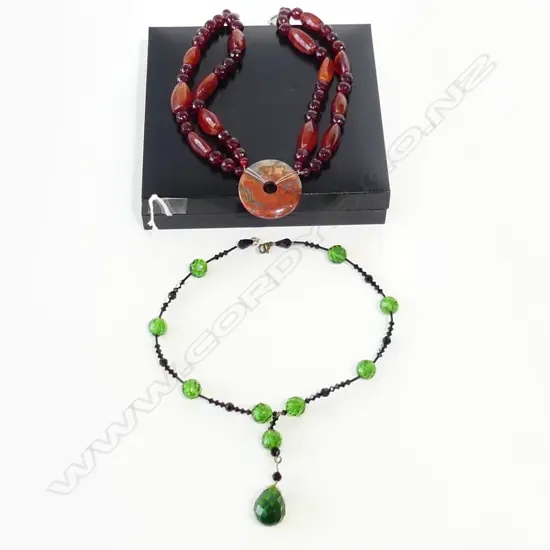 AGATE STONE & FRENCH GREEN/BLACK GLASS NECKLACE