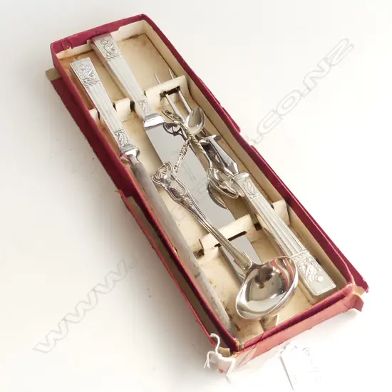 STG SILVER LADLE, LONDON 1856 + 2 TEA SPOONS 106 GRAMS + 3 PCE BOXED CARVING SET