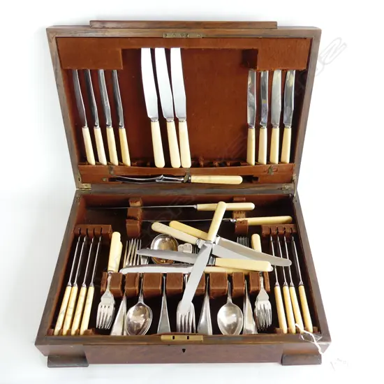  ENGLISH BONE HANDLED CUTLERY SET IN OAK CANTEEN