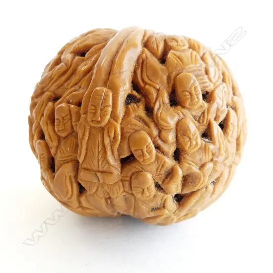 CHINESE HAND CARVED WALNUT SHELL DEPICTING CHINESE MEN & ANIMALS L. 40mm