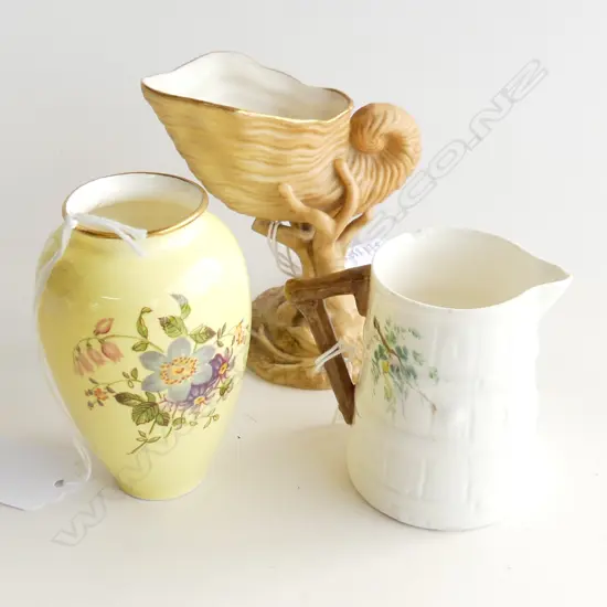R/WORCESTER SHELL VASE H100MM SMALL JUG H70MM & RCD VASEH90MM
