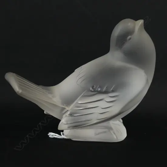 SATIN GLASS LALIQUE BIRD. ENGRAVED SIGNATURE LALIQUE FRANCE. W.100 H.85mm