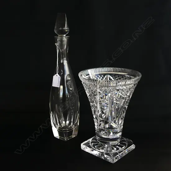 RETRO GLASS DECANTER H360MM & CRYSTAL VASE CHIPS H210MM
