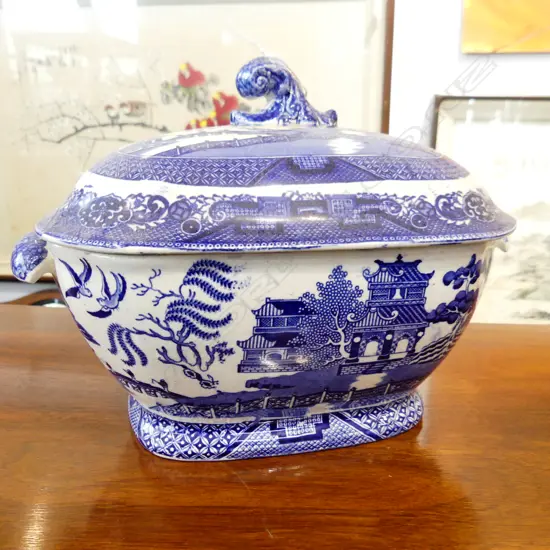 ANTIQUE B/W LIDDED TUREEN W.265mm