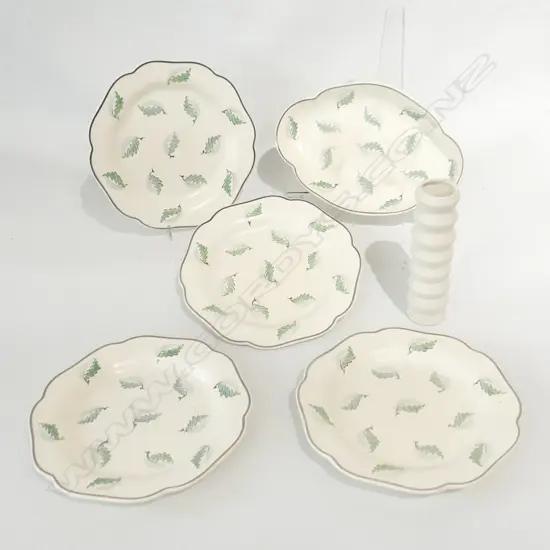 4 WEDGWOOD 'MOONSTONE' PLATES 225mm dia + DISH, JOHN PARKER VASE H.180mm