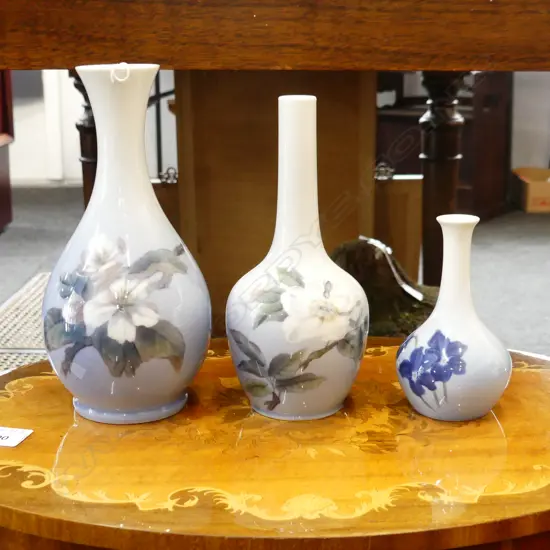 3 R/COPENHAGEN VASES FLORAL DECORATED TALLEST H.215mm