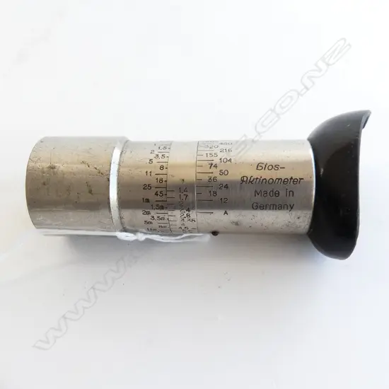 VINTAGE GERMAN LIGHT METER L.105mm
