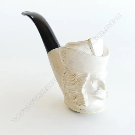 VINTAGE CARVED MEERSCHAUM PIPE OF CAVALIER MAN L. 150mm