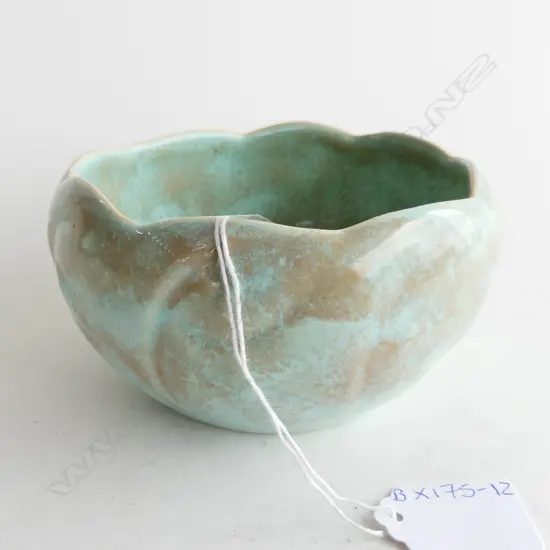 AMBRICO CROWN LYNN NUMBER 19, LEAF BOWL, DIA 130MM