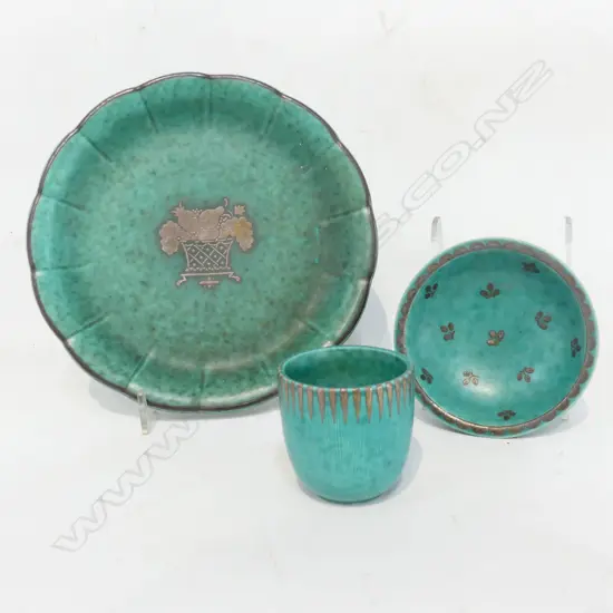 3 PCES GUSTAVSBERG ARGENTA; PLATE 190mm dia, 1 SMALL VASE & DISH